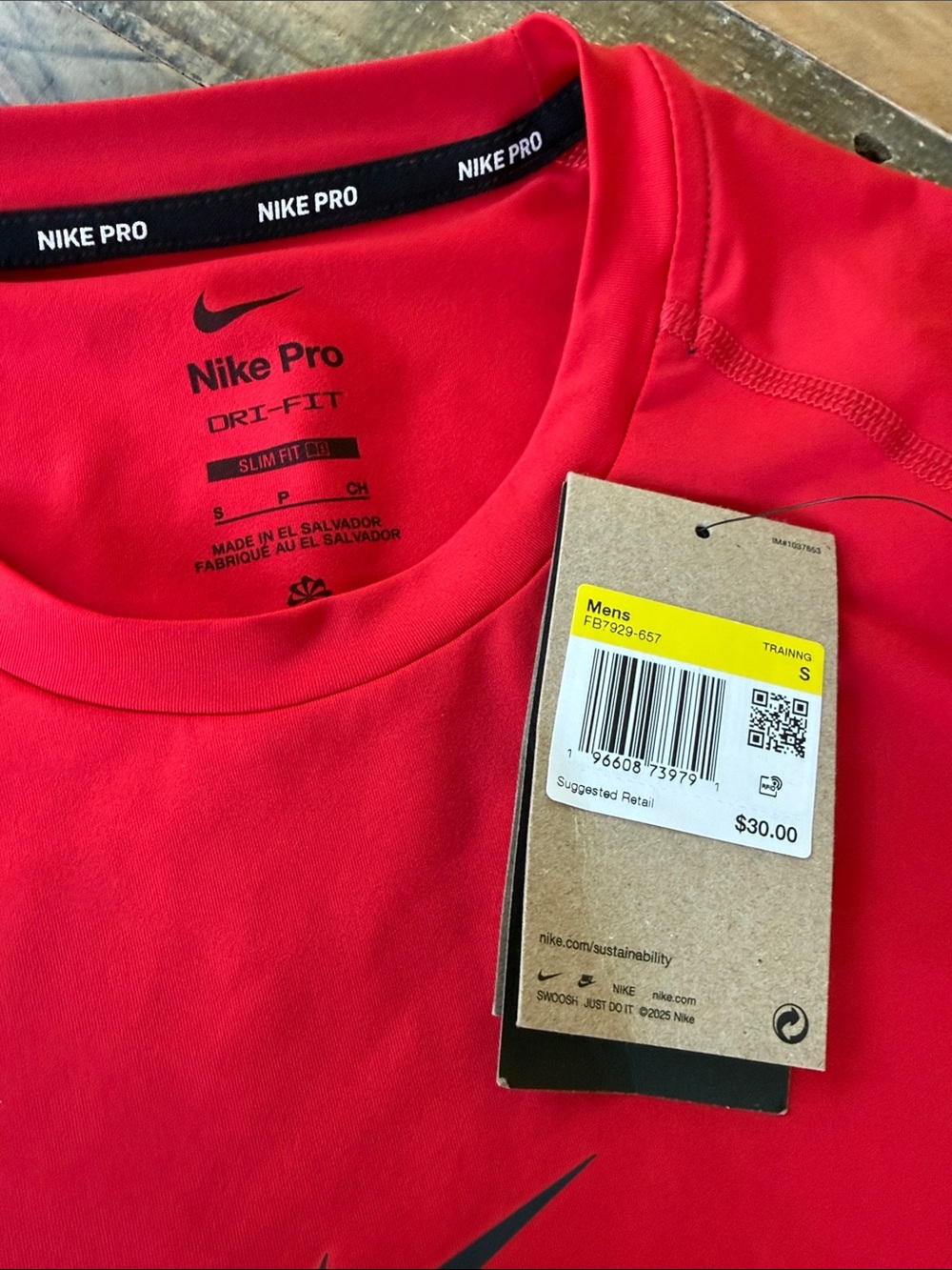 Nike Men’s Bright Red Short Sleeve Dri-FIT Tee - Picture 2 of 2